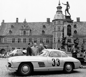 Mercedes Benz 300 SL (1955) - Anfahrt zum Grossen Preis von Schweden - Stirling Moss, Juan Manuel Fangio und Karl Kling (mit seinem Tourensportwagen 300 SL)