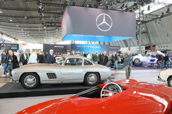 Bild: Mercedes-Benz 300 SL (1955) - auf dem Werksstand - Retro Classics Stuttgart 2024