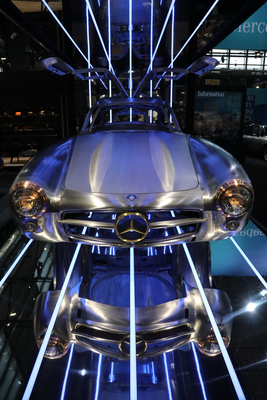 Mercedes-Benz 300 SL (1955) – aufgebaute Karosserie als Skulptur – Rétromobile Paris 2025