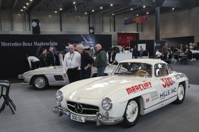 Mercedes-Benz 300 SL (1955) - dieser Flügeltürer gewann am 6. August 1955 in Raleigh (North Carolina) ein NASCAR-Rennen - Retro Classics Stuttgart 2020