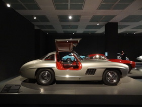 Bild Mercedes-Benz 300 SL (1955) - in der Ausstellung "PS:. Ich liebe Dich. Sportwagen-Design der 1950er - 1970er Jahre"