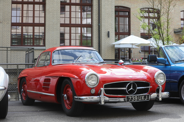 Mercedes-Benz 300 SL (1955) in einer nicht gerade alltäglichen Farbgebung – Older Classics Mai 2024