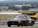Mercedes Benz 300 SL (1955) kurz vor dem Dunlopbogen - Gesamtplatz 3 im Plateau 2 (1949-1956) an der Le Mans Classic 2012