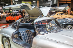 Mercedes-Benz 300 SL (1955) - mit Karomuster-Sitzen - Rétromobile Paris 2018
