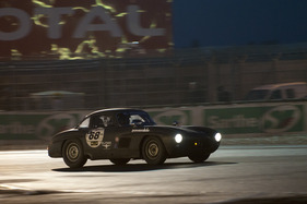 Bild Mercedes Benz 300 SL (1955) während dem Nachtrennen - Gesamtplatz 3 im Plateau 2 (1949-1956) an der Le Mans Classic 2012