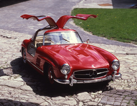 Mercedes Benz 300 SL (1956) -  Der Mercedes 300 SL „Flügeltürer“ in seiner ganzen Schönheit. Ein Exemplar im unrestaurierten Original-zustand im Jahr 1977 fotografiert