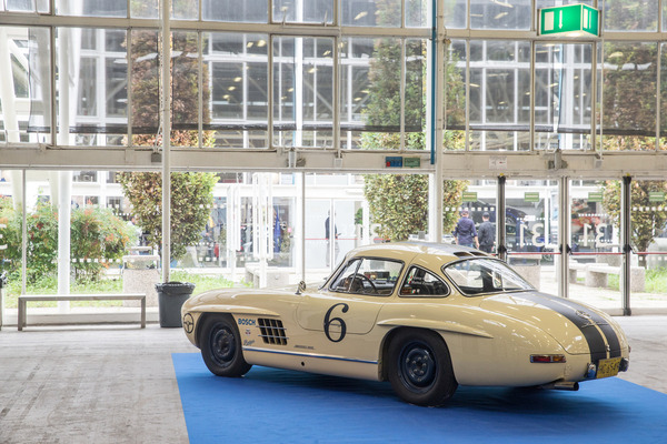 Mercedes-Benz 300 SL (1956) - im Streifen-Look - Auto e Moto d'Epoca Bologna 2023