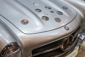 Mercedes-Benz 300 SL (1957) - mit Plaketten - Rétromobile Paris 2018