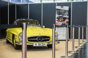 Mercedes-Benz 300 SL (1959) - in einer ganz besonderen Farbe - Retro Classics Bavaria 2022