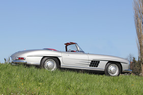 Mercedes-Benz 300 SL (1960) - Länge und Kühlöffnungen kennzeichnen den 300 SL