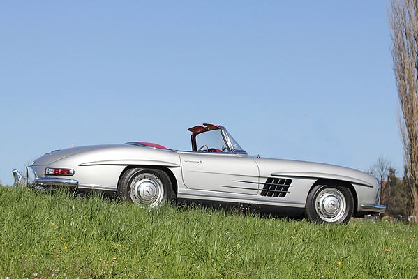 Mercedes-Benz 300 SL (1960) - Länge und Kühlöffnungen kennzeichnen den 300 SL