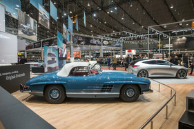 Mercedes-Benz 300 SL (1960) - auf dem Stand von Mercedes-Benz - Retro Classics Stuttgart 2020