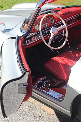 Mercedes-Benz 300 SL (1960) - der Rohrrahmen erfordert Kompromisse beim Einstieg