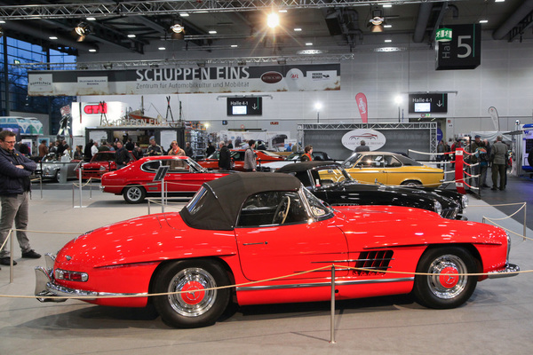 Mercedes-Benz 300 SL (1963) - kostete DM 2550 mehr als der BMW 507 - Sonderschau "Rivalen" an der Bremen Classic Motorshow 2020
