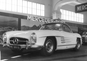 Mercedes-Benz 300 SL - 300 SL Cabriolet mit Hardtop am Mercedes-Stand des Genfer Autosalon 1961