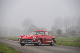 Mercedes-Benz 300 SL Coupé «papillon» (1955) - als Lot 350 an der Bonhams Versteigerung "Les grandes marques du monde au Grand Palais" in Paris 2017