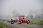 Bild: Mercedes-Benz 300 SL Coupé «papillon» (1955) - als Lot 350 an der Bonhams Versteigerung "Les grandes marques du monde au Grand Palais" in Paris 2017