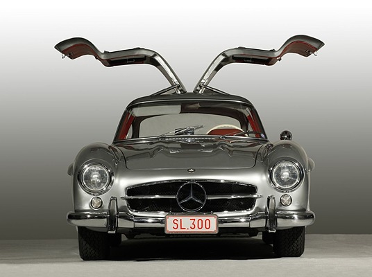 Mercedes Benz 300 SL Flügeltürer (1955) - angeboten als Lot 131 an der Artcurial-Versteigerung von Paris vom 30. Oktober 2011 (Automobiles sur les Champs)