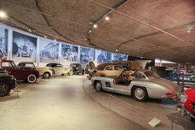 Bild Mercedes-Benz 300 SL Flügeltürer (1956) - in der klassischen Silber-Lackierung - Sonderschau "Mercedes-Benz" im Pantheon Basel 2020/2021