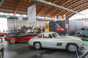 Mercedes-Benz 300 SL Flügeltürer (1956) - in elegantem Grünton - in der Coupé- und Cabriolet-Sonderschau - Klassikwelt Bodensee 2023