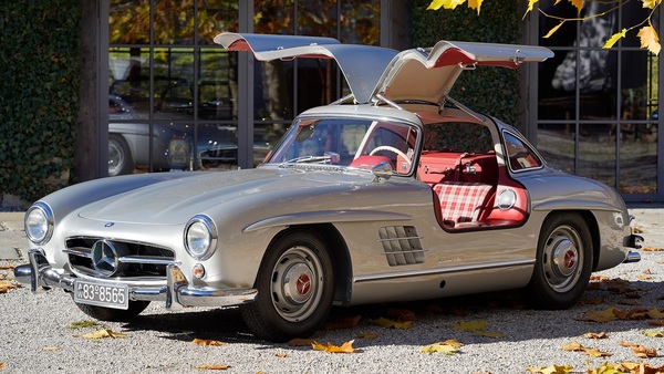 Bild: Mercedes-Benz 300 SL Fügeltürer