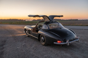 Mercedes-Benz 300 SL Gullwing (1955) - as lot 129 at the RM/Sotheby's Arizona auction on January 27, 2022