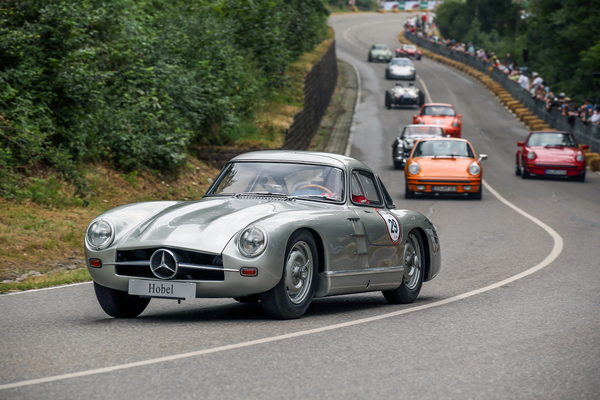 Image: Mercedes-Benz 300 SL "Hobel" racing prototype (W 194/11, 1952) - driving shot from the 2015 Solitude Revival
