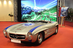 Mercedes-Benz 300 SL Rennsportversion auf dem Stand der Passione Caracciola - Retro Classics Stuttgart 2015