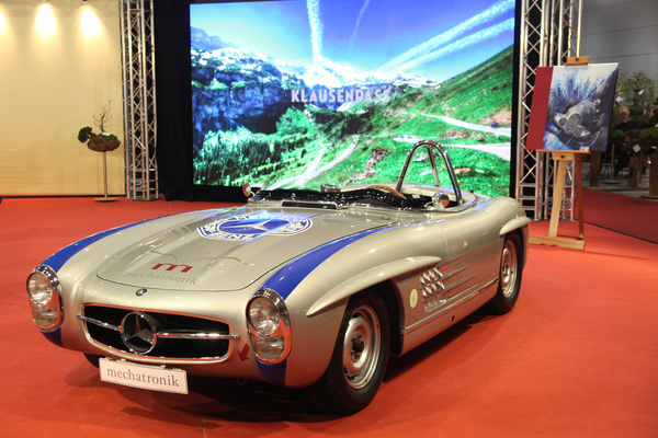 Mercedes-Benz 300 SL Rennsportversion auf dem Stand der Passione Caracciola - Retro Classics Stuttgart 2015