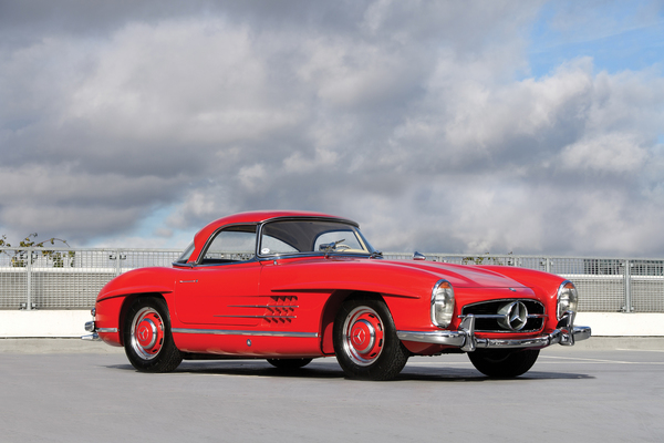 Image: Mercedes Benz 300 SL Roadster (1959) - offered at the RM Sotheby's auction at the Techno Classica in Essen 2019