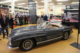 Mercedes-Benz 300 SL Roadster (1960) - auf dem Stand des Mercedes-Clubs - Oldtimermesse St. Gallen 2018