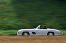 Mercedes-Benz 300 SL Roadster (1960) - die Linienführung entspricht weitgehend dem 300 SL Flügeltürer, nur das Dach entfiel (© Daniel Reinhard, 1989) Mercedes-Benz 300 SL Roadster (1960) - die Linienführung entspricht weitgehend dem 300 SL Flügeltürer, nur das Dach entfiel (© Daniel Reinhard, 1989)