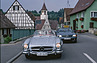 Mercedes-Benz 300 SL Roadster (1960) - im Vergleich zum Nachfahren 300 SL-24 heute zehnmal teurer (© Daniel Reinhard, 1989) Mercedes-Benz 300 SL Roadster (1960) - im Vergleich zum Nachfahren 300 SL-24 heute zehnmal teurer (© Daniel Reinhard, 1989)