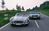 Mercedes-Benz 300 SL Roadster (1960) - wirklich abhängen könnte der einstige Supersportwagen den 30 Jahre jüngeren 300 SL-24 natürlich nicht (© Daniel Reinhard, 1989) Mercedes-Benz 300 SL Roadster (1960) - wirklich abhängen könnte der einstige Supersportwagen den 30 Jahre jüngeren 300 SL-24 natürlich nicht (© Daniel Reinhard, 1989)