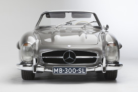 Mercedes-Benz 300 SL Roadster (1961) - als Lot 144 angeboten an der Bonhams Mercedes-Benz-Versteigerung in Stuttgart am 19. März 2016
