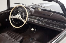 Mercedes-Benz 300 SL Roadster (1961) - als Lot 144 angeboten an der Bonhams Mercedes-Benz-Versteigerung in Stuttgart am 19. März 2016