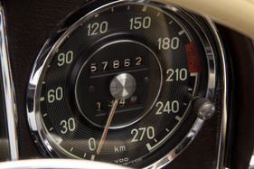 Mercedes-Benz 300 SL Roadster (1961) - als Lot 144 angeboten an der Bonhams Mercedes-Benz-Versteigerung in Stuttgart am 19. März 2016