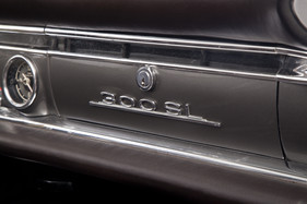 Mercedes-Benz 300 SL Roadster (1961) - als Lot 144 angeboten an der Bonhams Mercedes-Benz-Versteigerung in Stuttgart am 19. März 2016