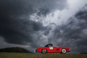 Mercedes-Benz 300 SL Roadster (1961) - mit Startnummer 111 an der Ennstal-Classic 2017