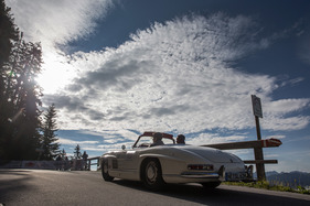 Mercedes-Benz 300 SL Roadster (1961) - mit Startnummer 113 an der Ennstal-Classic 2017