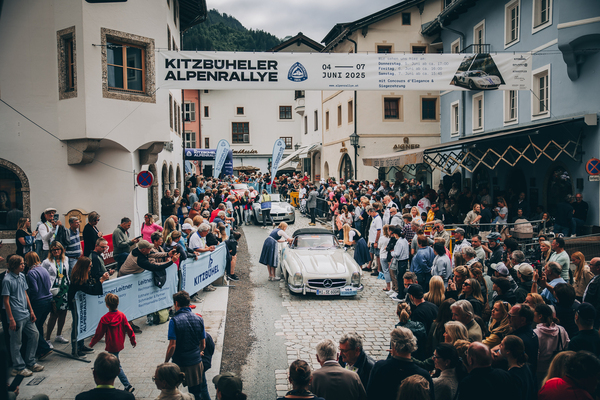 Mercedes-Benz 300 SL Roadster an der 38. Kitzbüheler Alpenrallye 2025
