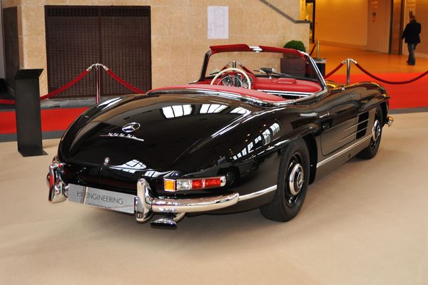 Mercedes-Benz 300 SL Roadster in Schwarz - Motorworld Classics Berlin 2015