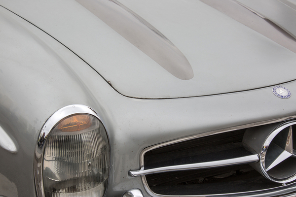 Mercedes-Benz 300 SL Roadster mit sichtbarer Patina – Retro Saisonauftakt 2025