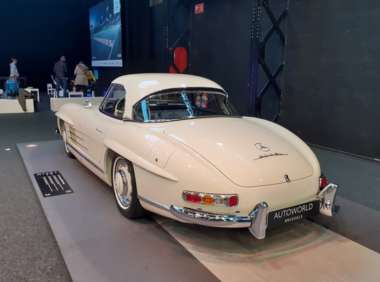 Mercedes-Benz 300 SL Roadster von 1959 - Sonderschau Supercars 2 in der Autoworld Brüssel 2022/2023