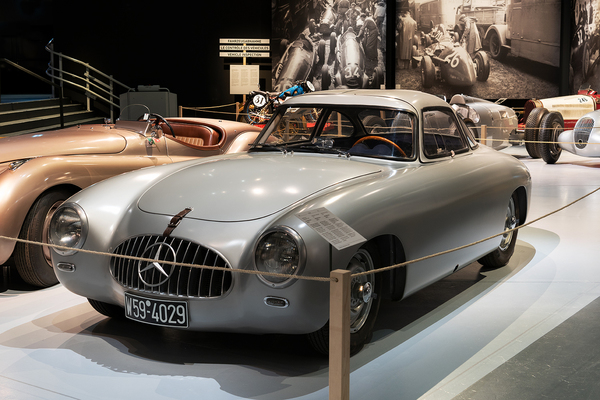 Mercedes-Benz 300 SL (W194) (1952) - in der Ausstellung im Museum Bern - Sonderschau "Grand Prix Suisse 1934–54 - Bern im Rennfieber" im Bernischen Historischen Museum