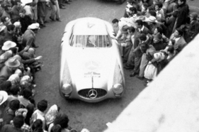 Mercedes Benz 300 SL (W194) von 1952 - Das Siegerteam - Karl Kling und Hans Klenk auf Mercedes-Benz Typ 300 SL (Startnummer 4)