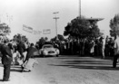 Mercedes Benz 300 SL (W194) von 1952 - Sieger Karl Kling und Hans Klenk auf Mercedes-Benz Typ 300 SL fahren durchs Ziel der 3. Carrera Panamericana Mexico im Jahre 1952