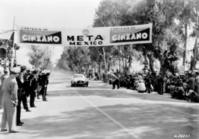 Mercedes Benz 300 SL (W194) von 1952 - Zweiter Platz - Hermann Lang und Erwin Grupp auf Mercedes-Benz Typ 300 SL (Startnummer 3