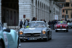 Mercedes-Benz 300 SL W198 (1955) an der Mille Miglia 2013