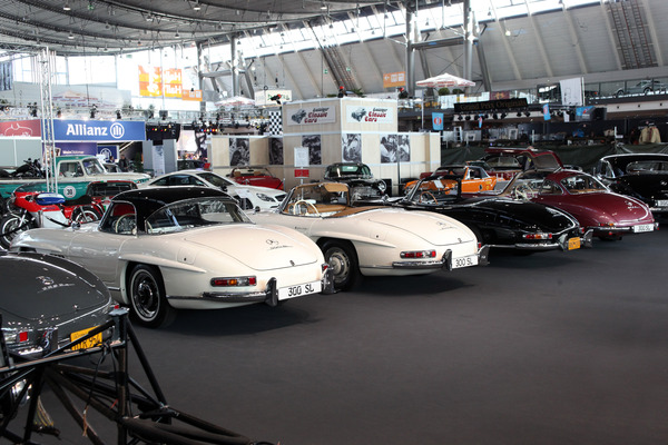 Image: Mercedes Benz 300 SL non-stop - Retro Classics Stuttgart 2014